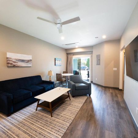 Long Beach Suites グロスター エクステリア 写真