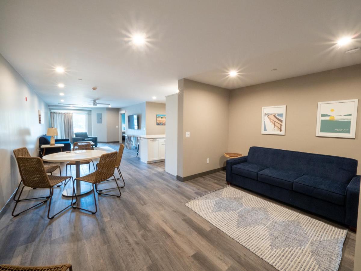 Long Beach Suites グロスター エクステリア 写真